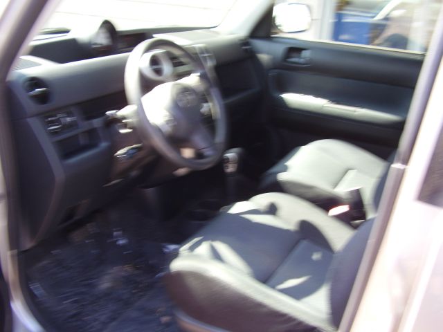 Scion xB 2006 photo 1