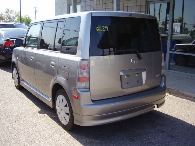 Scion xB 2006 photo 3