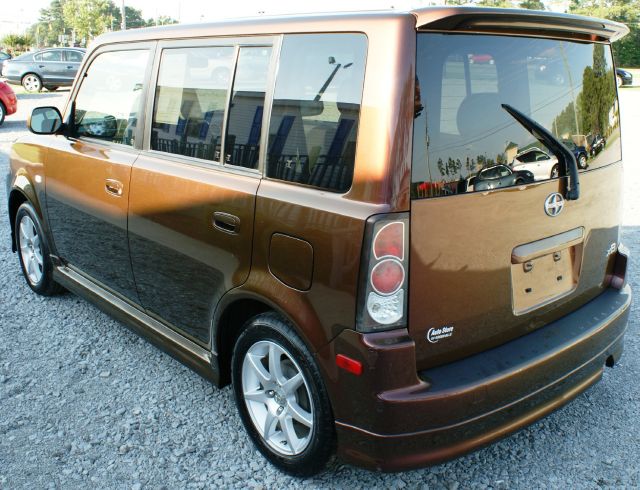 Scion xB 2006 photo 3