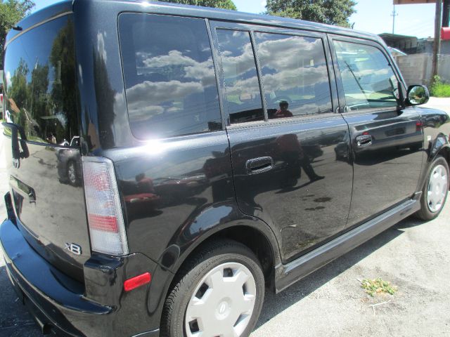 Scion xB 2006 photo 2