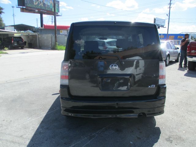 Scion xB 2006 photo 3