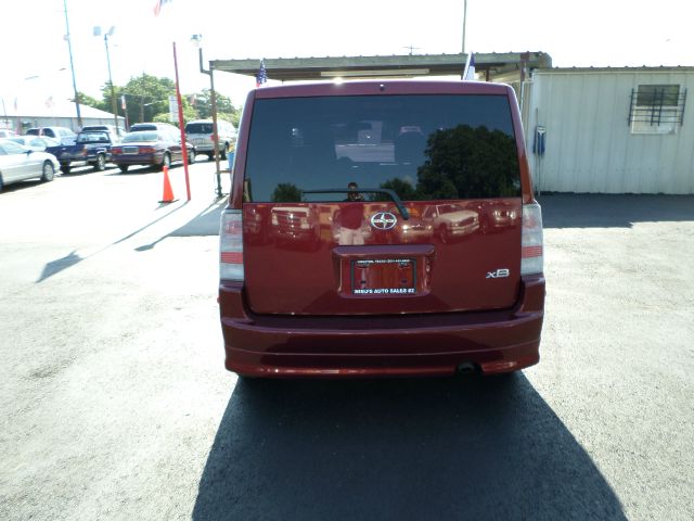 Scion xB 2006 photo 1