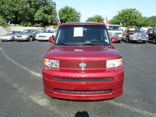 Scion xB 2006 photo 2