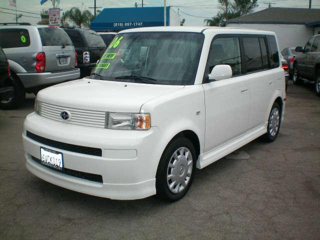 Scion xB 2006 photo 1