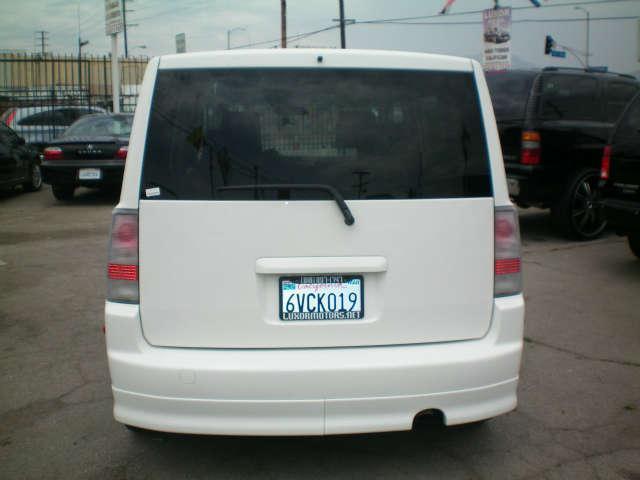 Scion xB 2006 photo 2