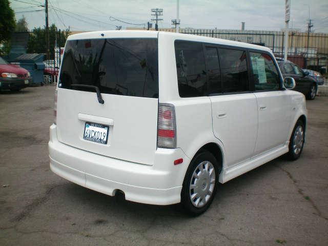 Scion xB 2006 photo 3