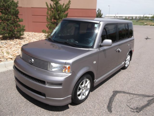 Scion xB 2006 photo 2