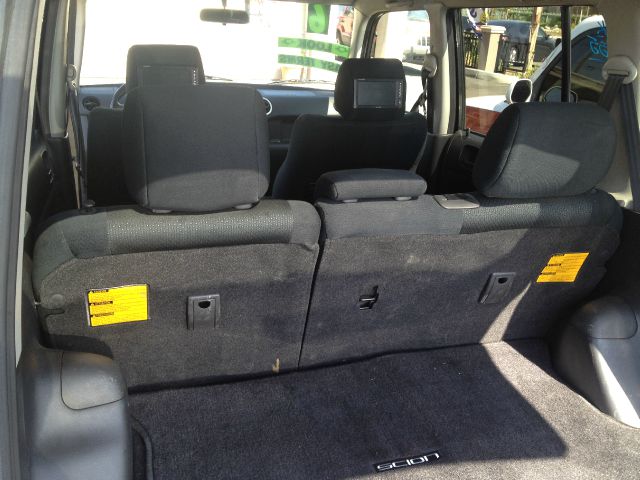 Scion xB 2006 photo 2