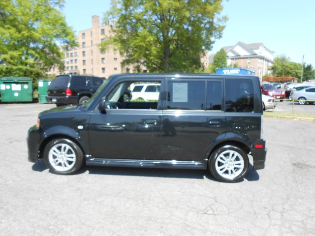 Scion xB 2006 photo 2