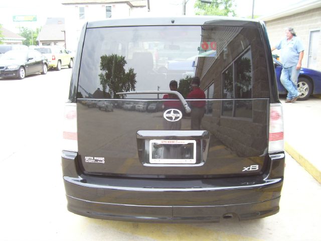 Scion xB 2006 photo 3