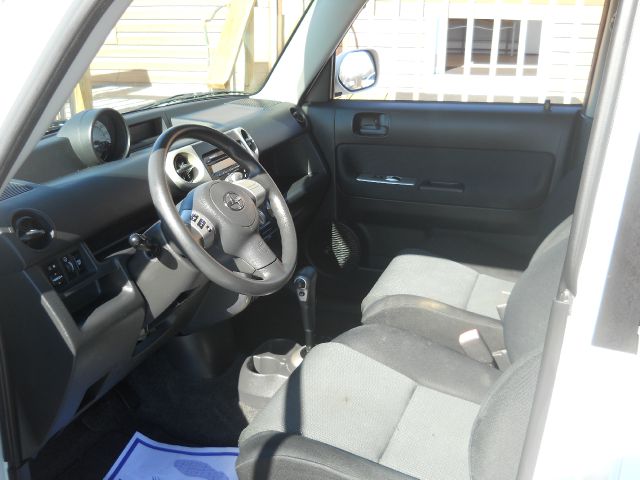 Scion xB 2006 photo 3