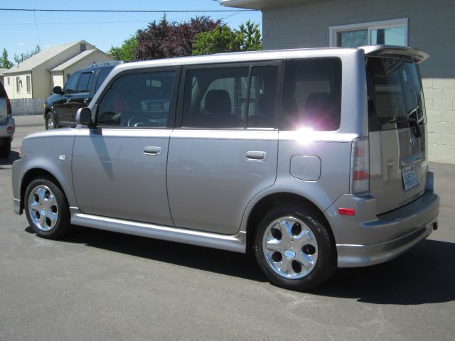 Scion xB 2006 photo 2