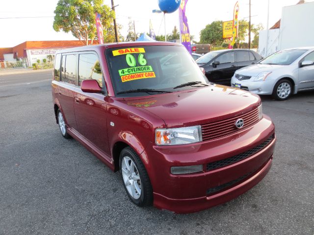 Scion xB 2006 photo 1