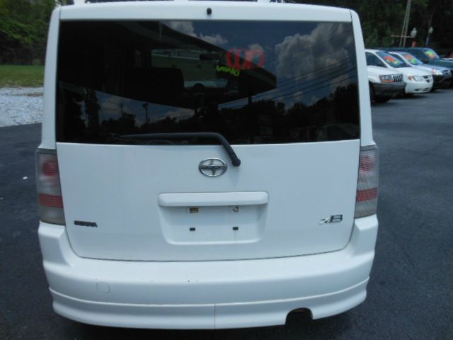 Scion xB 2006 photo 4