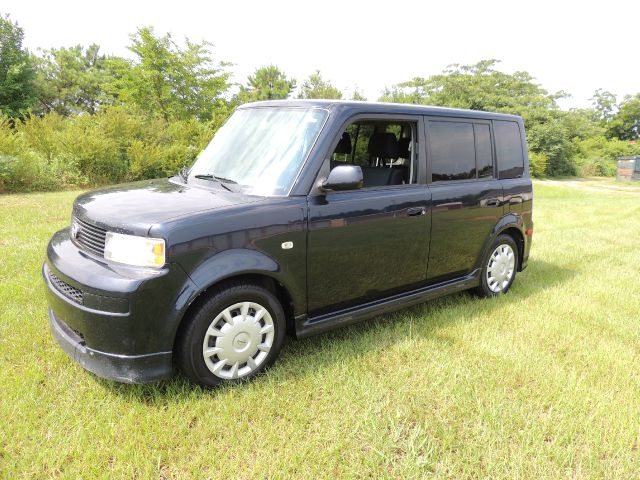 Scion xB 2006 photo 2