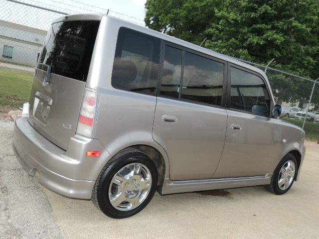 Scion xB 2006 photo 10