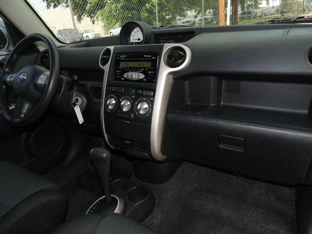 Scion xB 2006 photo 16