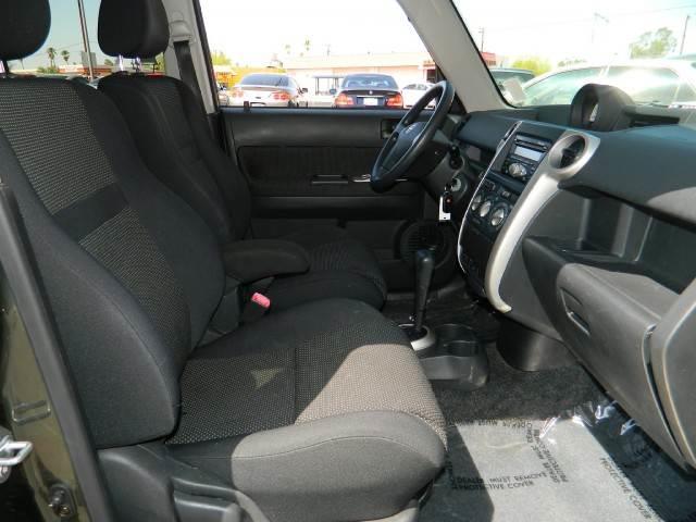 Scion xB 2006 photo 11