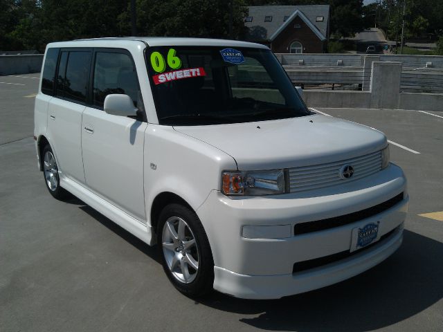 Scion xB 2006 photo 1