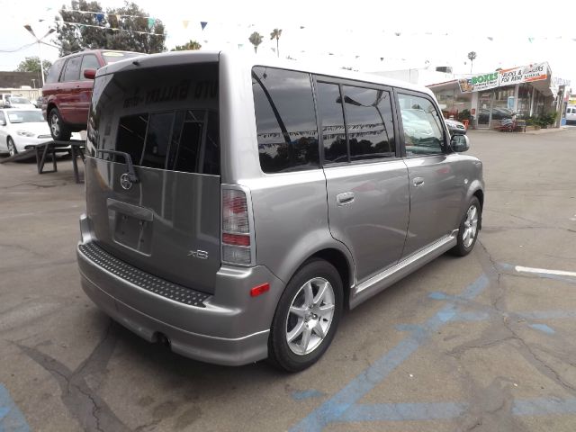 Scion xB 2006 photo 1