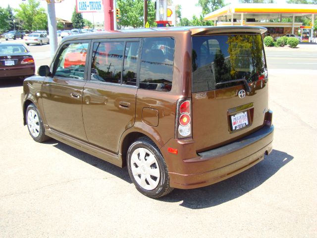 Scion xB 2006 photo 10