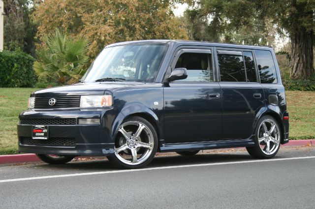 Scion xB 2006 photo 2