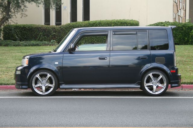 Scion xB 2006 photo 3