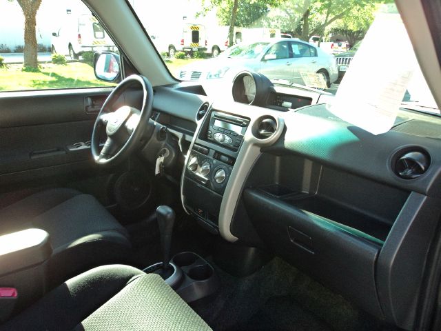 Scion xB 2006 photo 4