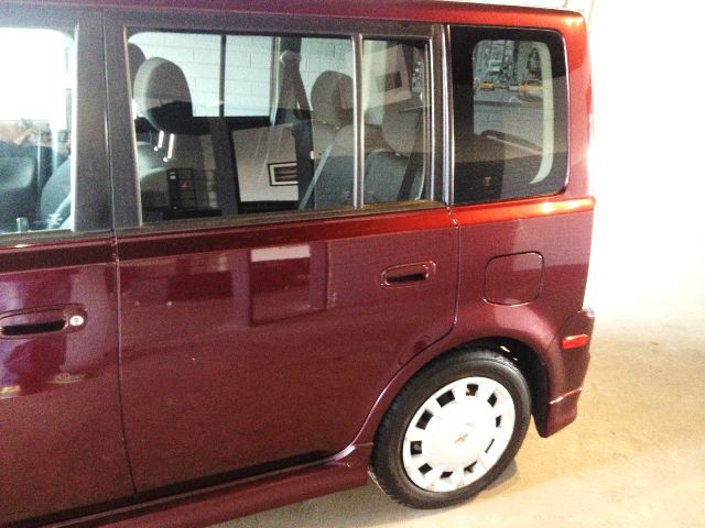 Scion xB 2006 photo 2