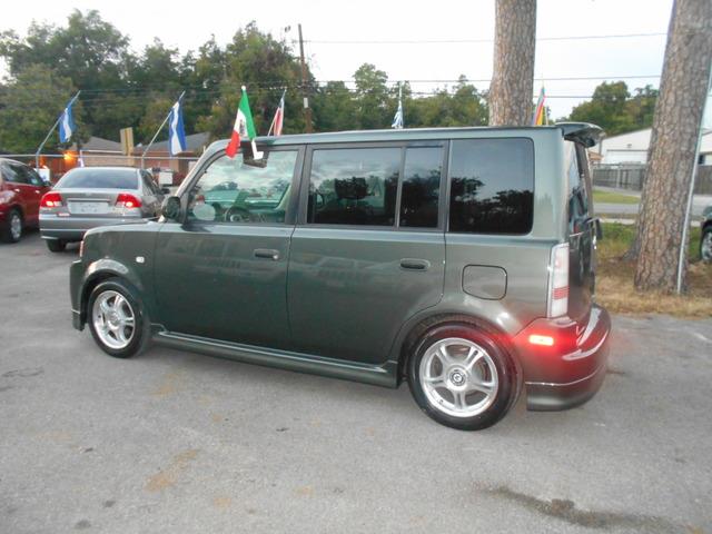 Scion xB 2006 photo 1