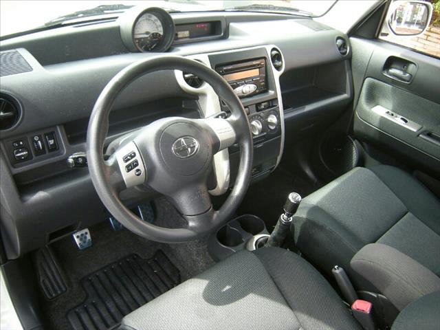 Scion xB 2006 photo 2