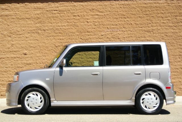 Scion xB 2006 photo 1