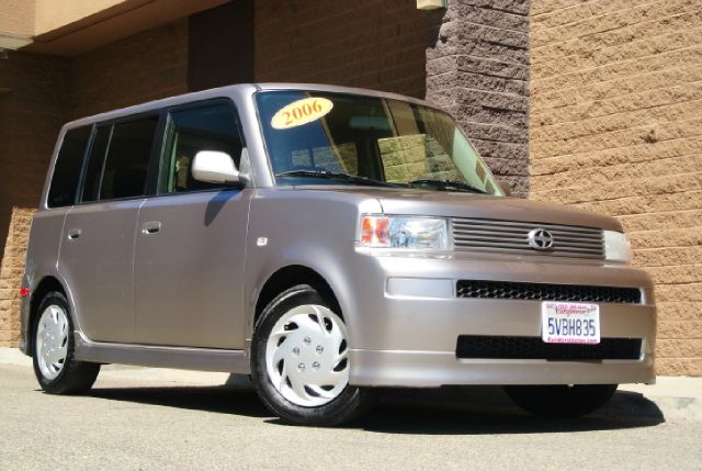 Scion xB 2006 photo 2