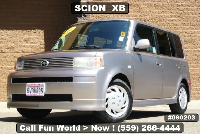 Scion xB 2006 photo 3