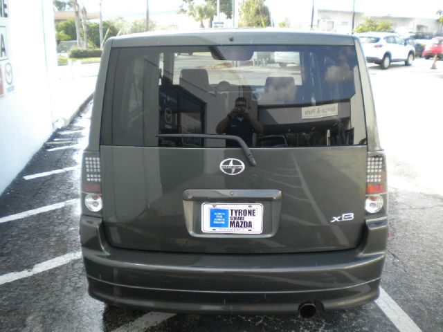 Scion xB 2006 photo 1