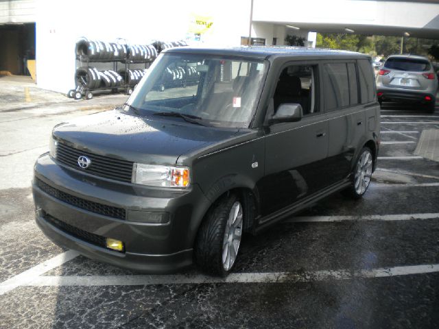 Scion xB 2006 photo 2