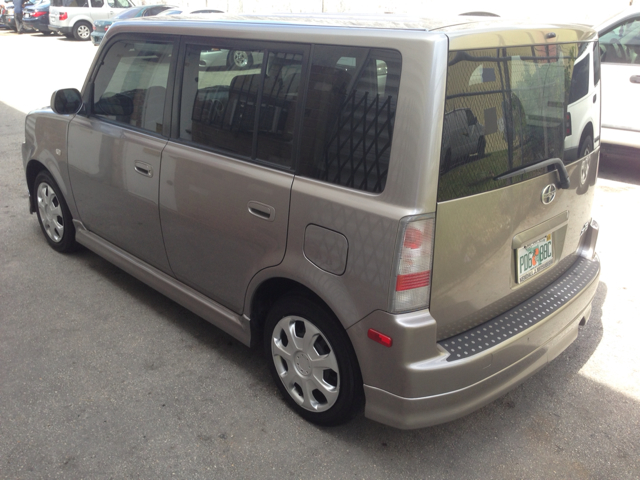 Scion xB 2006 photo 3