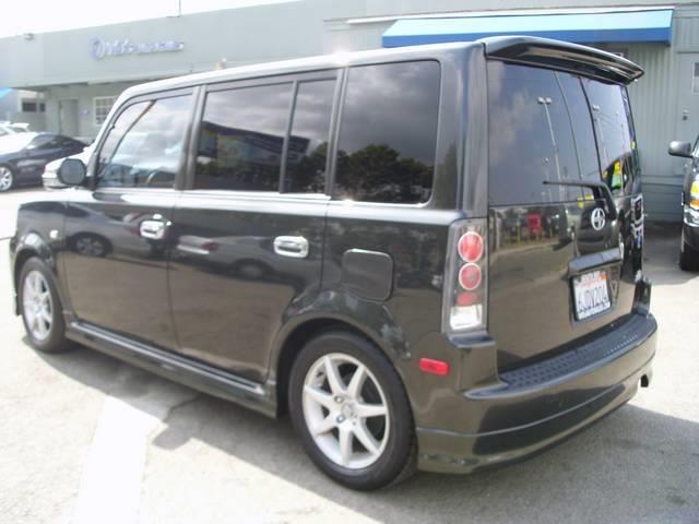 Scion xB 2006 photo 1