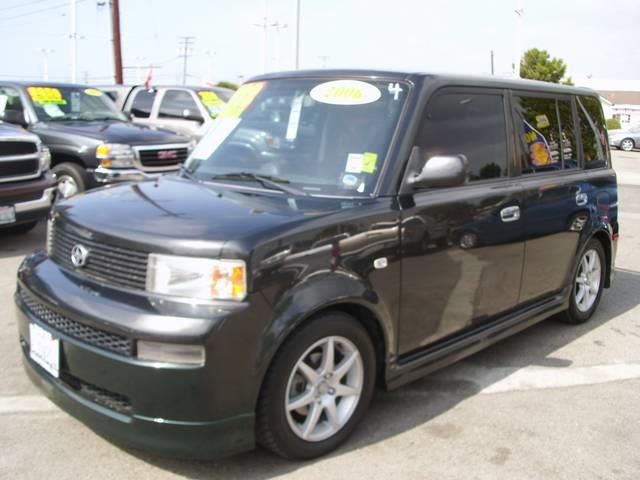 Scion xB 2006 photo 2