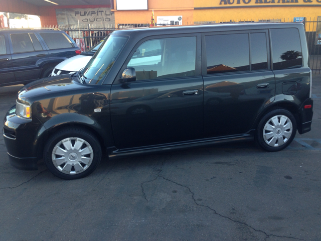 Scion xB 2006 photo 3