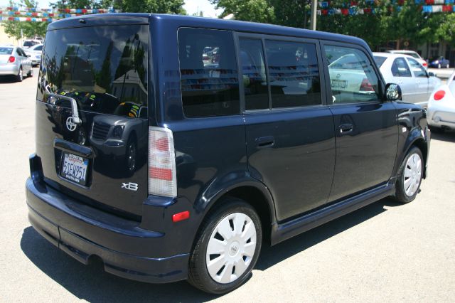 Scion xB 2006 photo 1