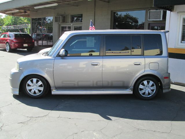 Scion xB 2006 photo 1