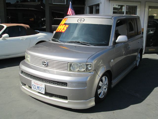 Scion xB 2006 photo 2