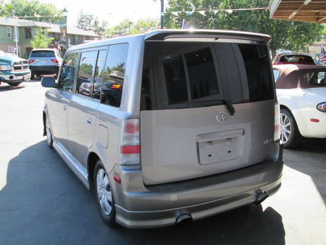 Scion xB 2006 photo 4