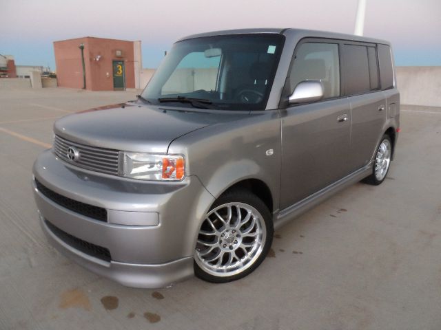 Scion xB 2006 photo 2