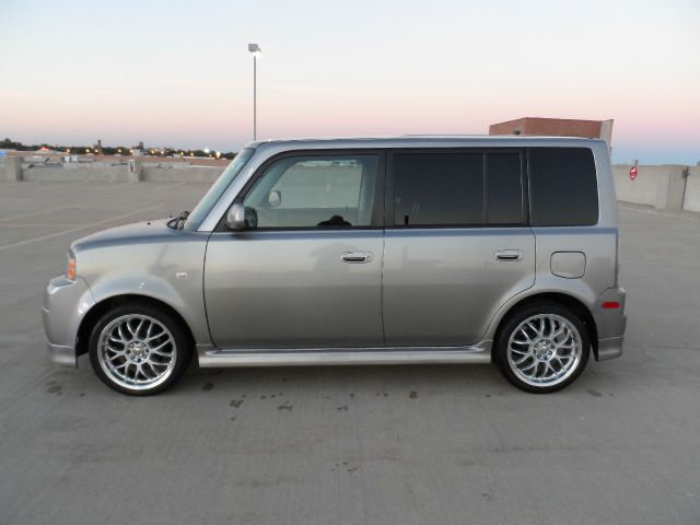 Scion xB 2006 photo 3