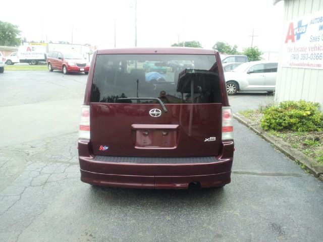 Scion xB 2006 photo 2