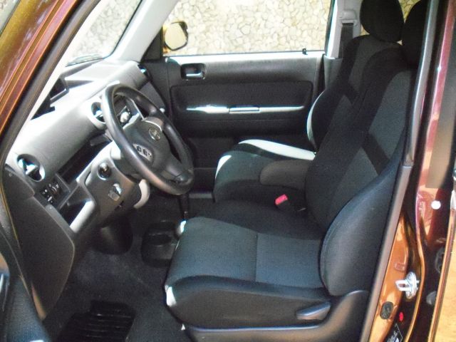 Scion xB 2006 photo 1