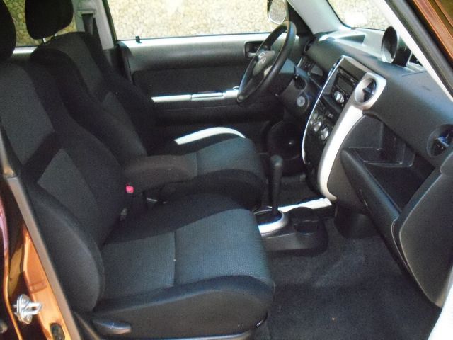 Scion xB 2006 photo 2