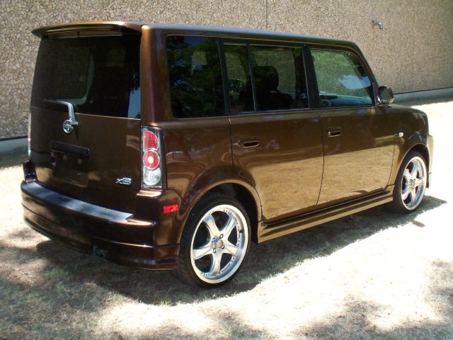 Scion xB 2006 photo 3